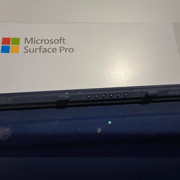 Surface Pro French Keyboard - Picture 5 of 9